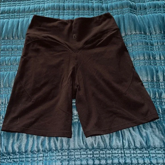 L Buffbunny Silhouette Shorts - Picture 2 of 3